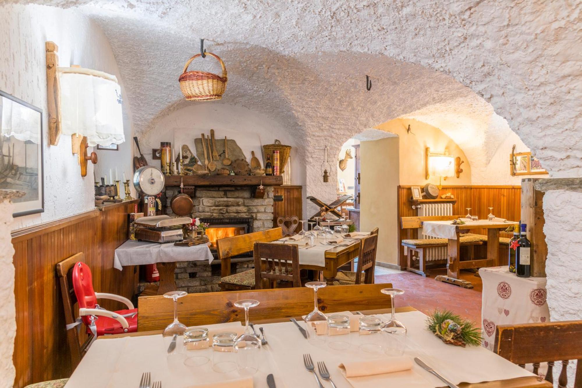 La Placette - Albergo Diffuso E Trattoria Usseaux Exterior foto