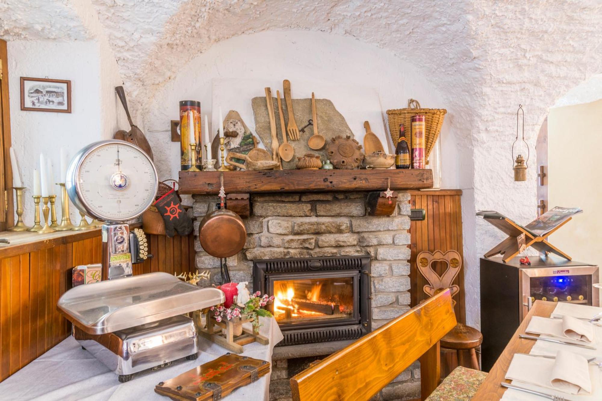 La Placette - Albergo Diffuso E Trattoria Usseaux Exterior foto