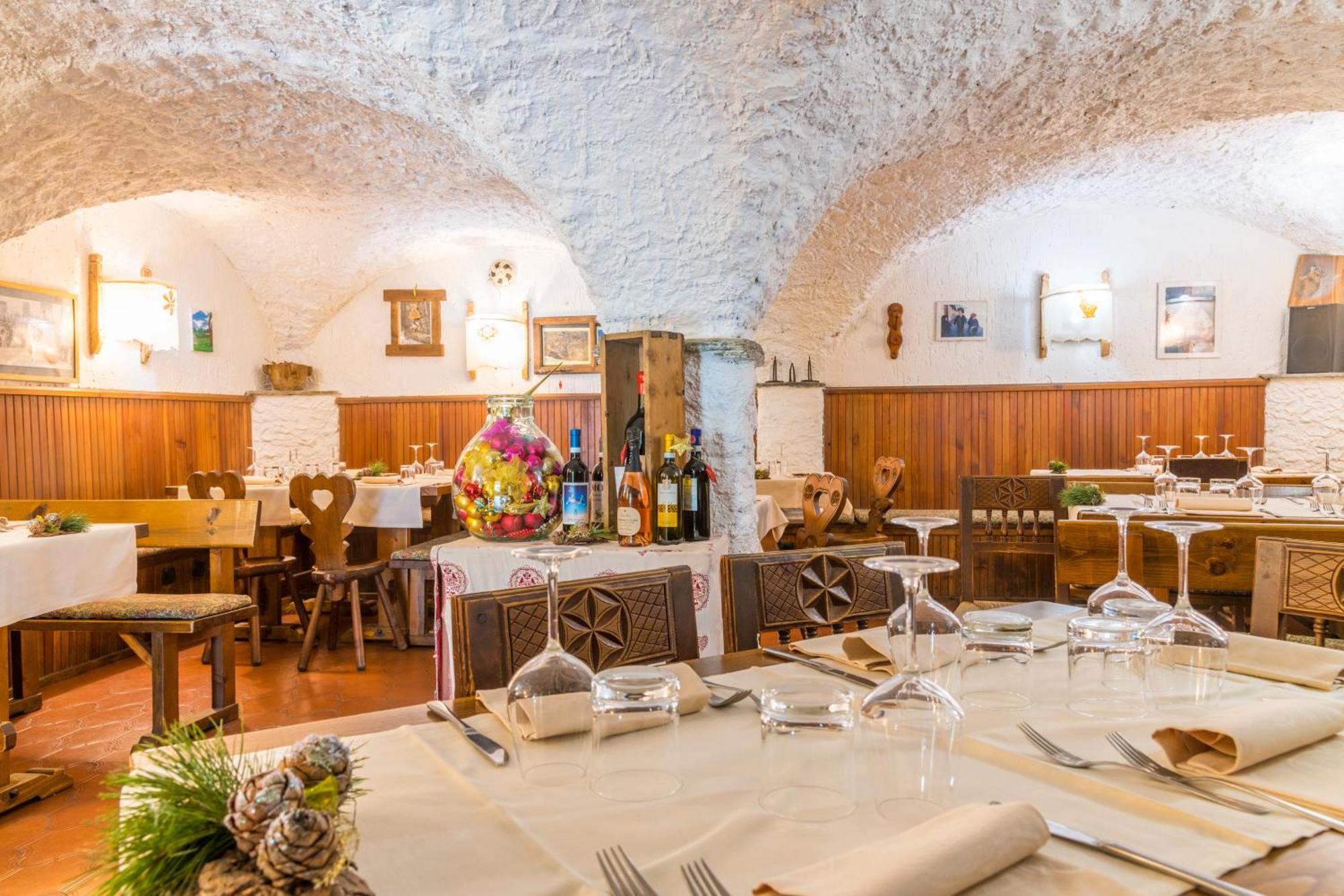 La Placette - Albergo Diffuso E Trattoria Usseaux Exterior foto