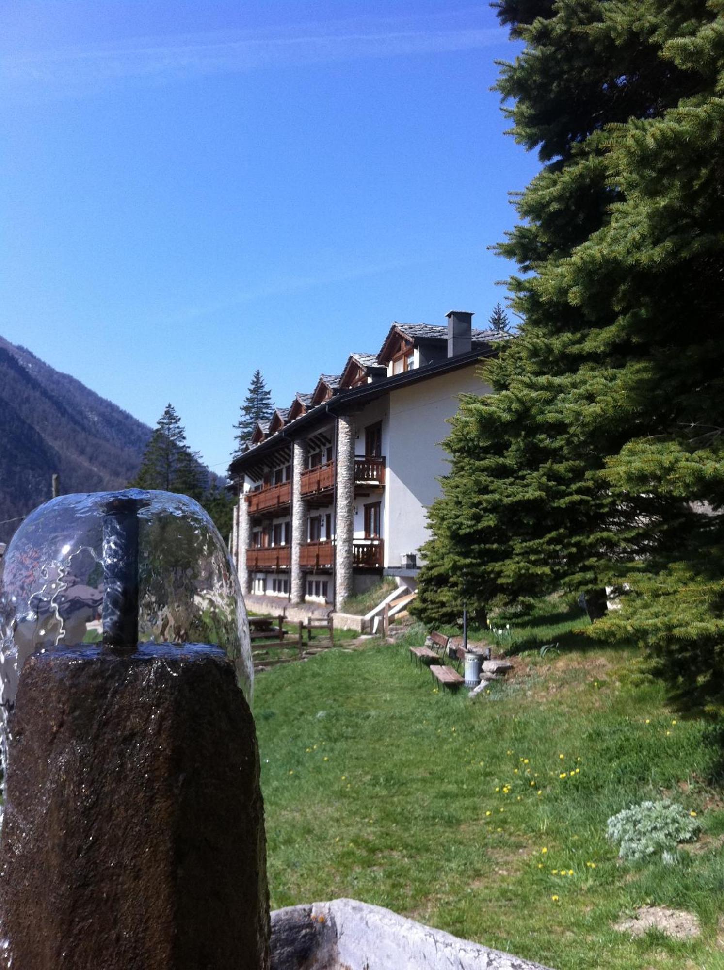 La Placette - Albergo Diffuso E Trattoria Usseaux Exterior foto