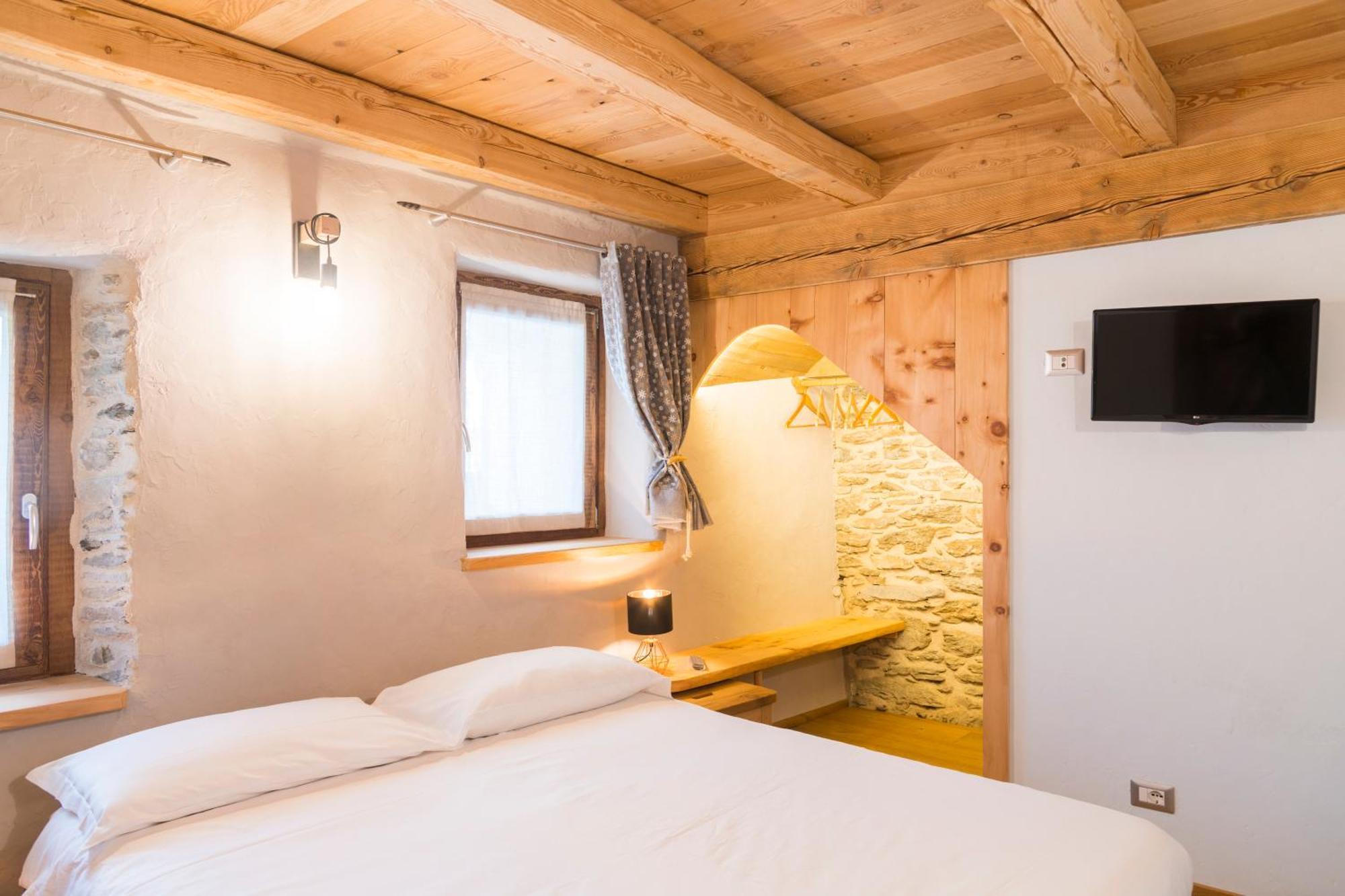 La Placette - Albergo Diffuso E Trattoria Usseaux Exterior foto