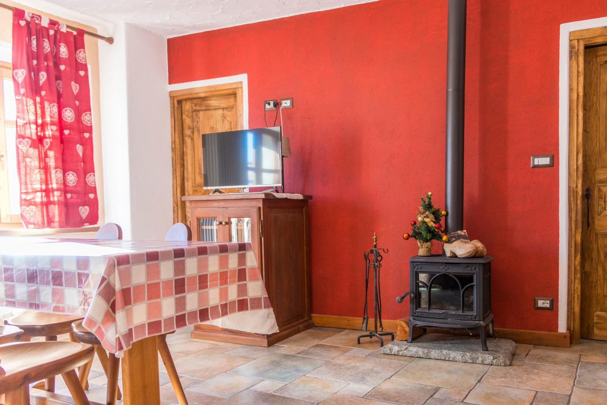 La Placette - Albergo Diffuso E Trattoria Usseaux Exterior foto