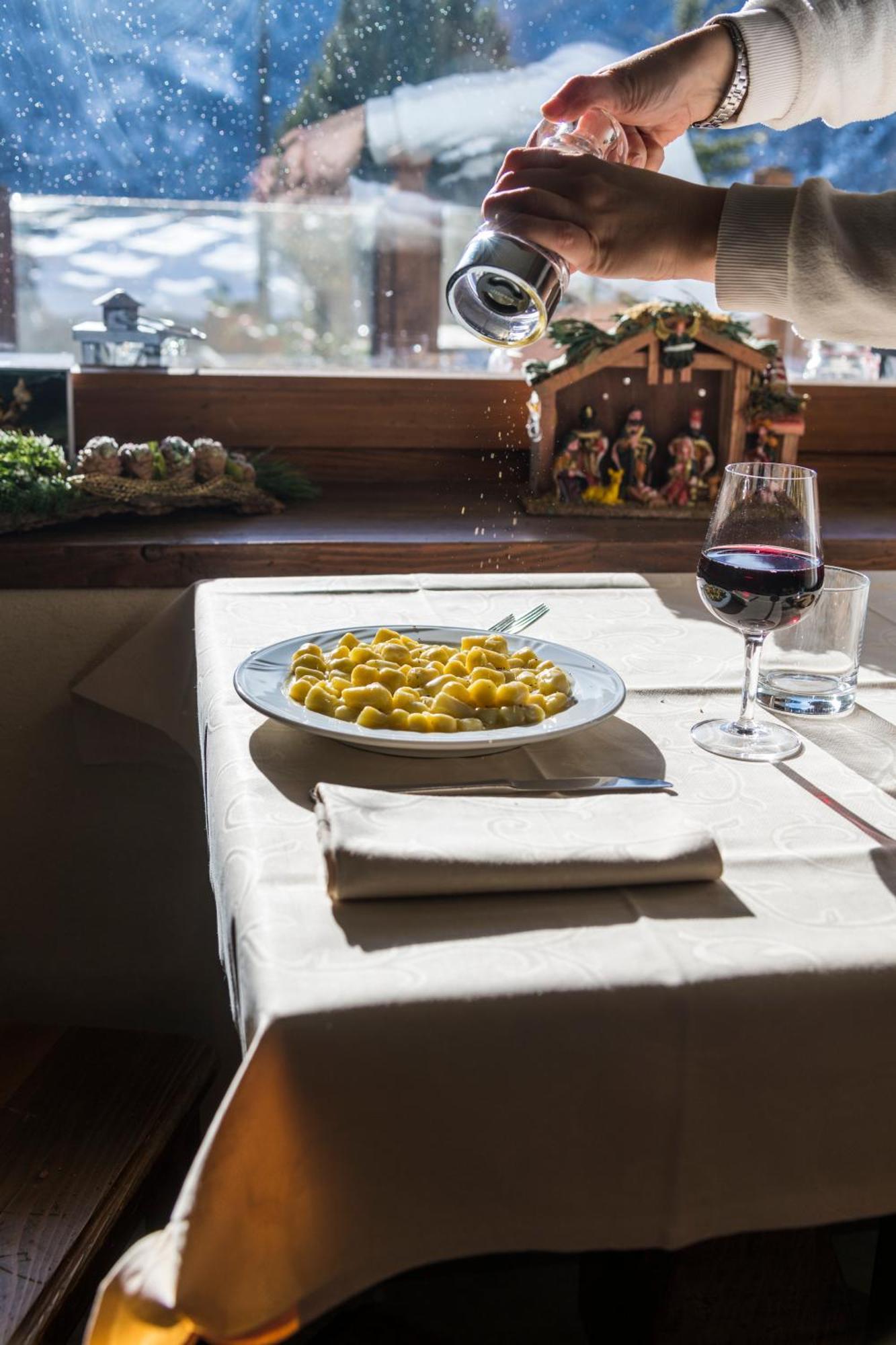 La Placette - Albergo Diffuso E Trattoria Usseaux Exterior foto